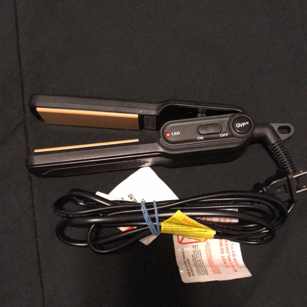 Like New! GVP mini travel hair iron straightener